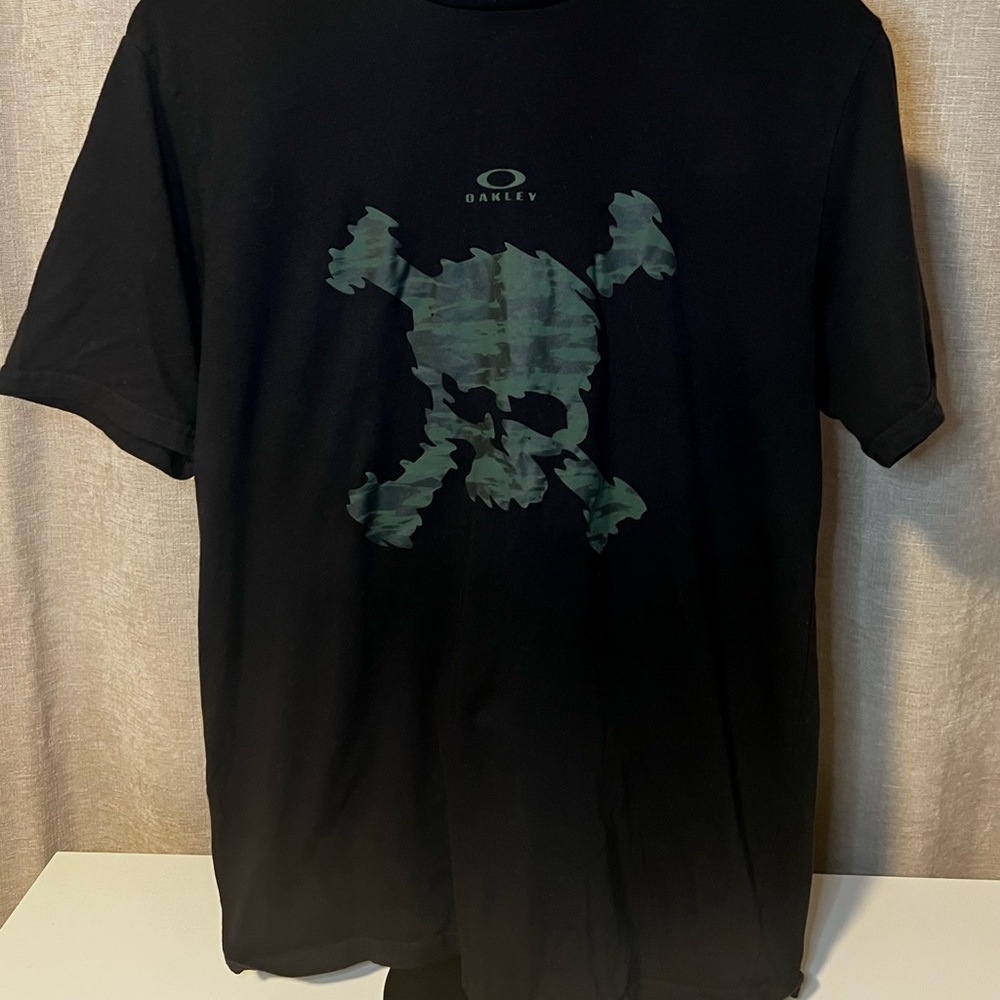 Men’s Oakley casual shirt